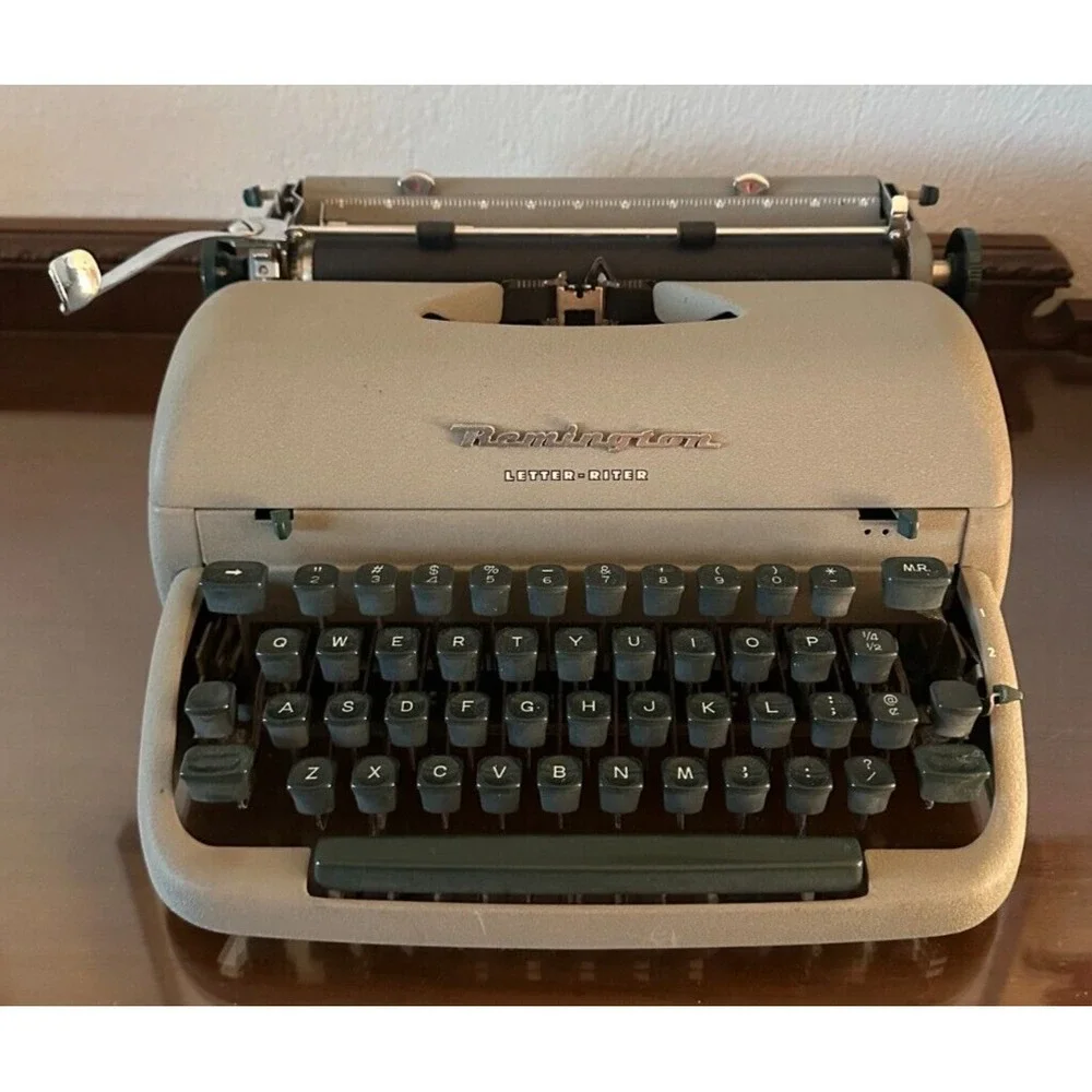Vintage Remington Quiet Riter‎ Typewriter With Miracle Tab Green Case UNTESTED